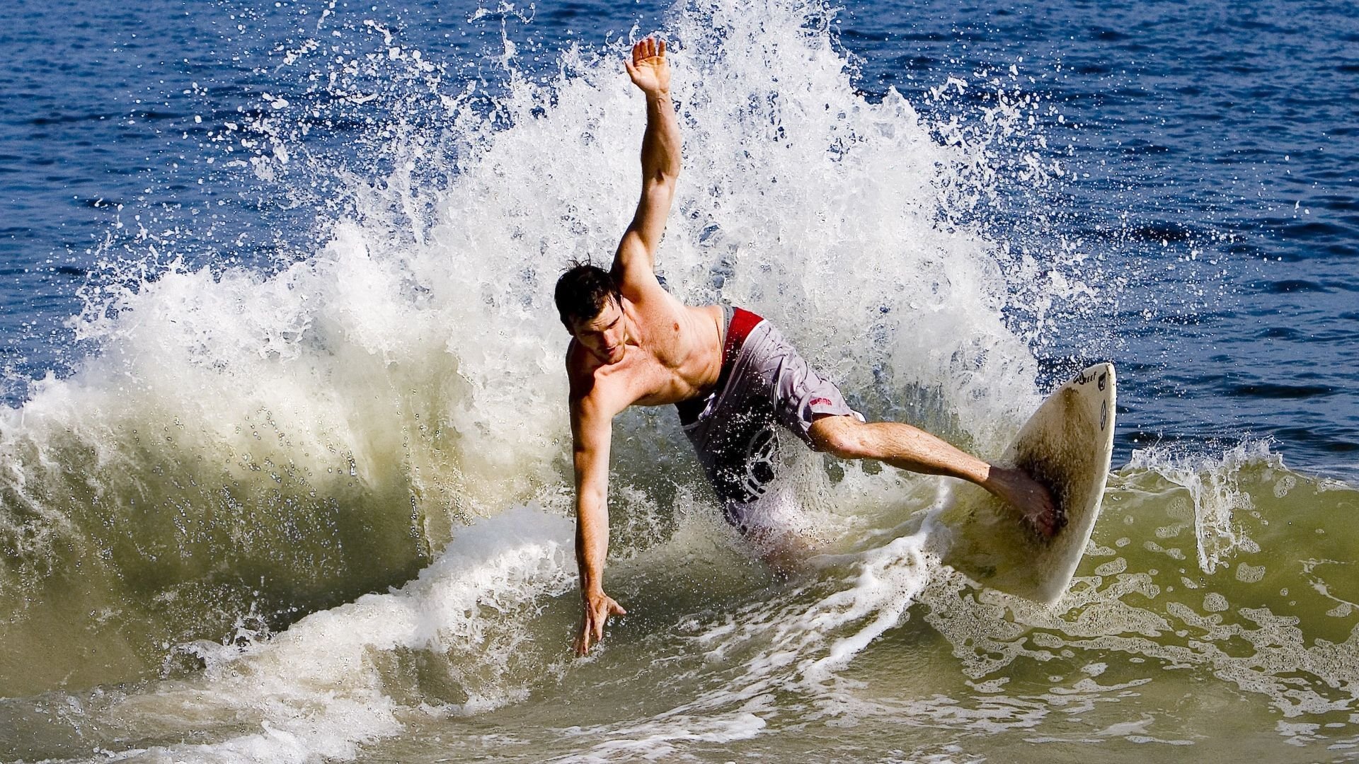 深圳队粉碎公牛,当东方铁壁撞碎西方神话